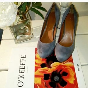 Banana Republic Swede Pumps